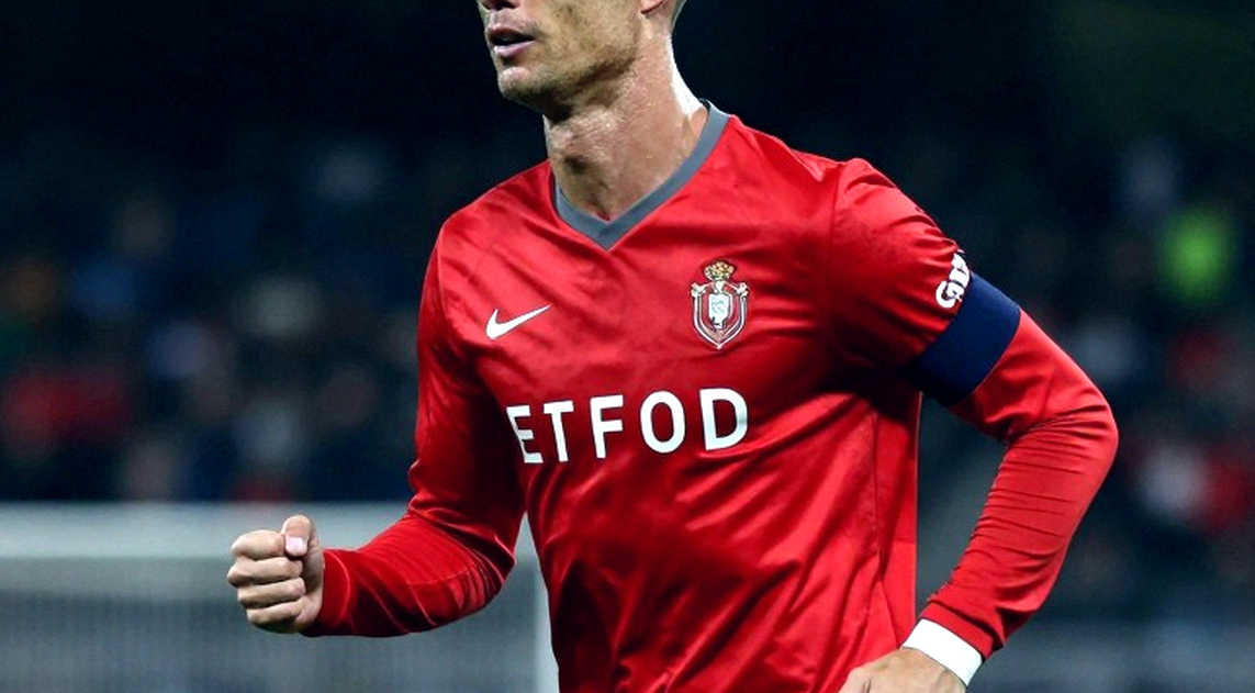 Estadio Banorte đêm Clásico Nacional: khi khán đài phía bắc hát bằng tiếng Guadalajara Estadio Banorte đêm Clásico Nacional: khi khán đài phía bắc hát bằng tiếng Guadalajara