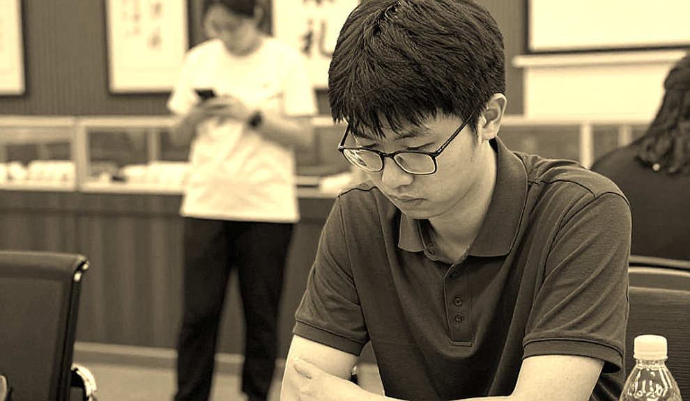 Ván cờ 60 phút và cái bóng Carlsen: Phòng thủ Scandinavian bán bằng lời hứa