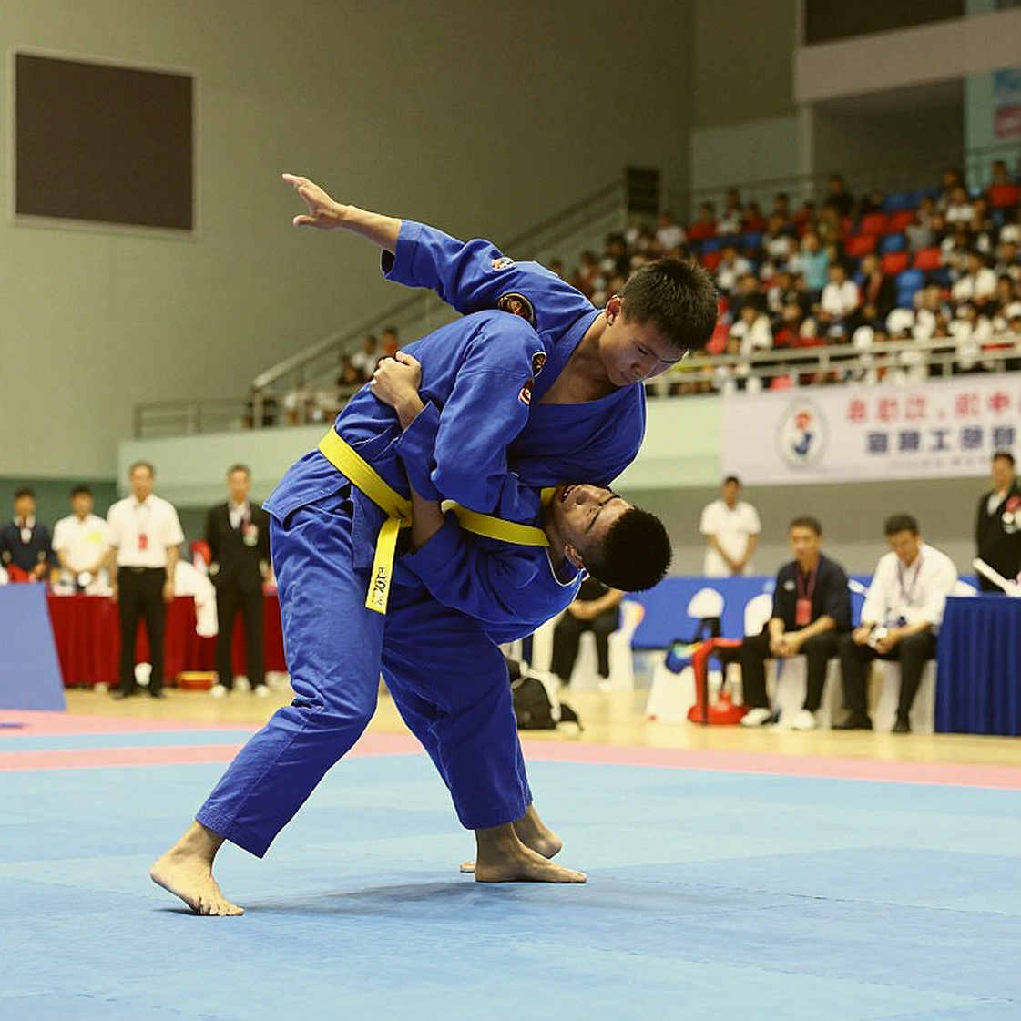 Raoni Barcelos xuất viện: Góc nhìn từ con mắt trọng tài về rủi ro sự nghiệp và hệ thống an toàn UFC Raoni Barcelos xuất viện: Góc nhìn từ con mắt trọng tài về rủi ro sự nghiệp và hệ thống an toàn UFC