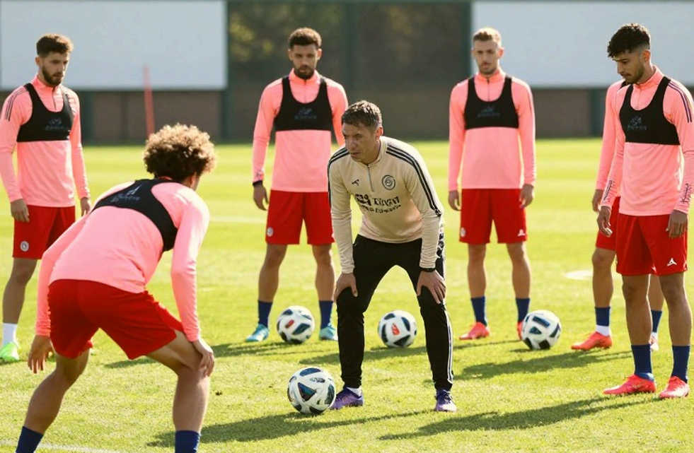 Bóng đá Việt Nam hậu AFF Cup 2026: Cuộc chuyển mình thầm lặng từ những con người vô hình Bóng đá Việt Nam hậu AFF Cup 2026: Cuộc chuyển mình thầm lặng từ những con người vô hình