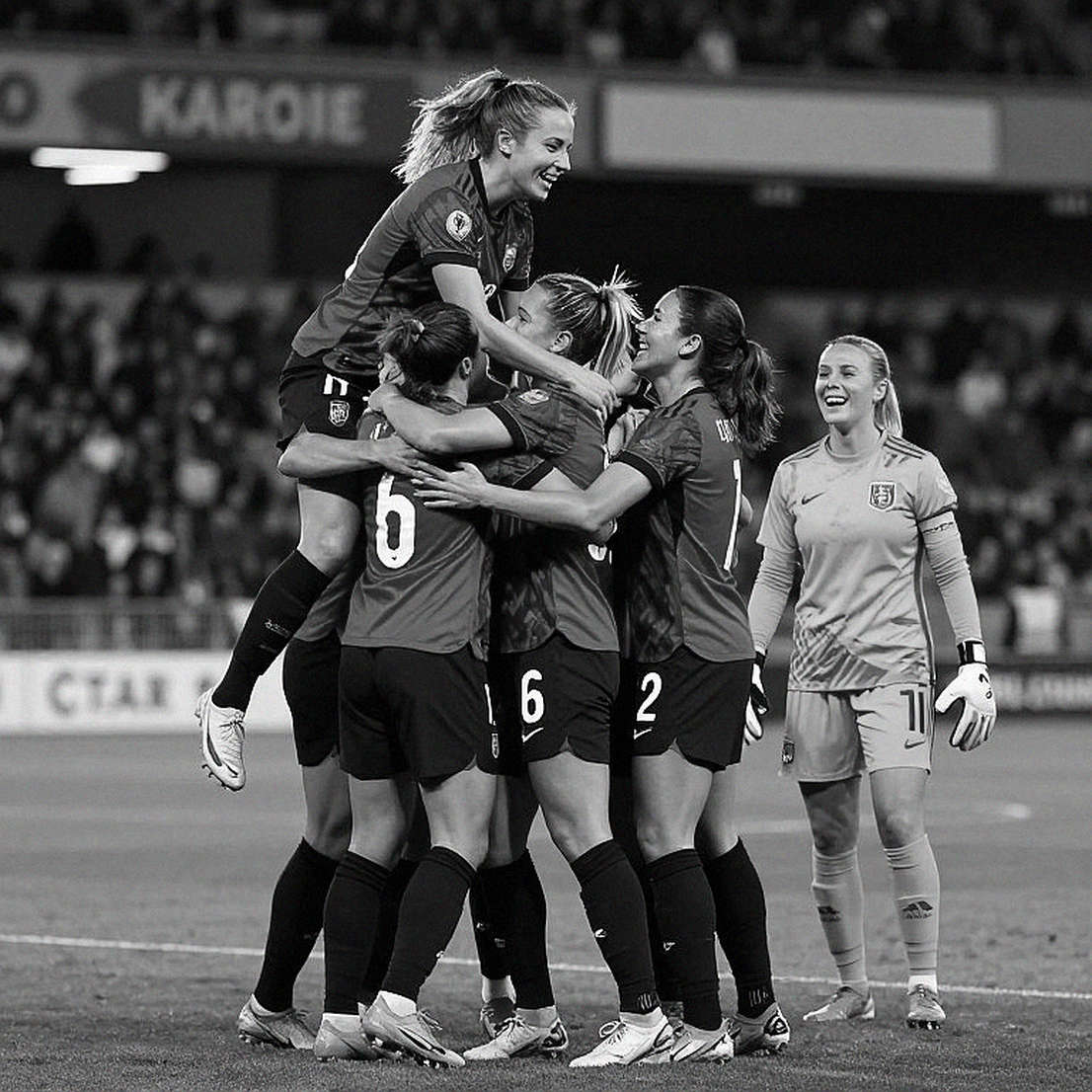 Bournemouth hét 100 triệu bảng cho Alex Scott: Liverpool dẫn đầu một cuộc đua được dàn dựng