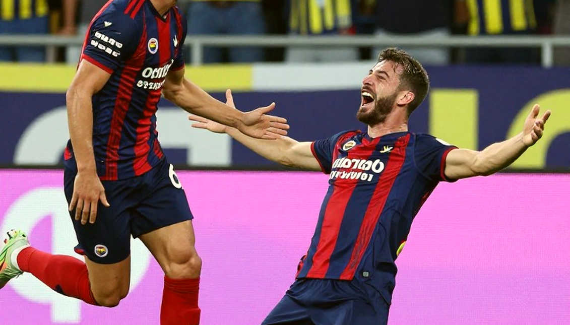 Carragher công kích Bruno Fernandes: tranh cãi pressing và vết nứt quyền lực tại Manchester United