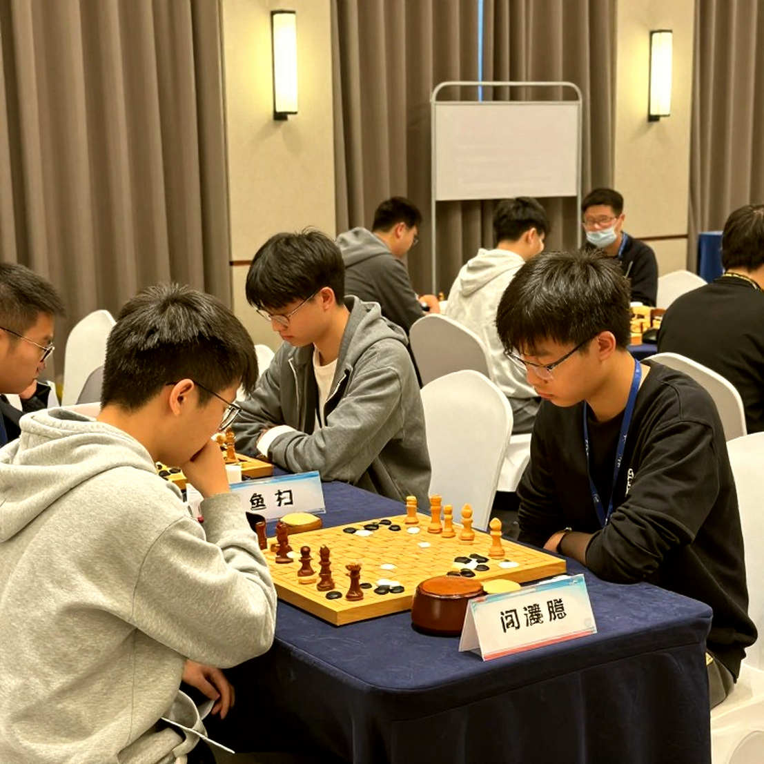 Elephant Gambit: Món vũ khí 60 phút và lỗ hổng niềm tin