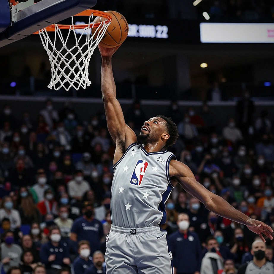 Efes gom bộ ba Monaco: Ba tay cầm bóng, một quả bóng và ẩn số Laso Efes gom bộ ba Monaco: Ba tay cầm bóng, một quả bóng và ẩn số Laso