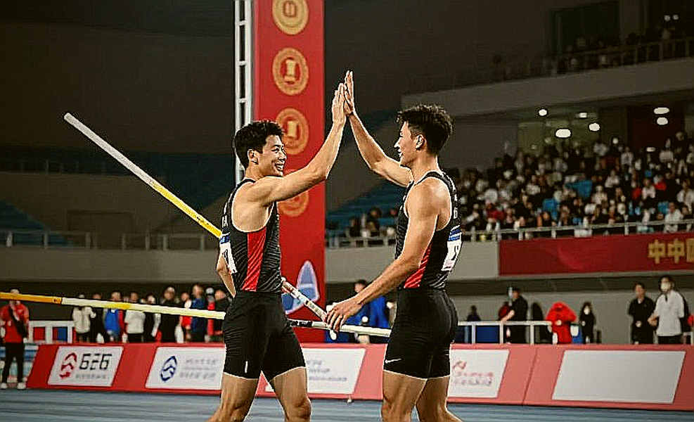 Marathon Quốc tế Hà Nội Techcombank mùa 5: Hồng Lệ và Anh Khôi vô địch, và một chữ "kỷ lục" cần được cân lại